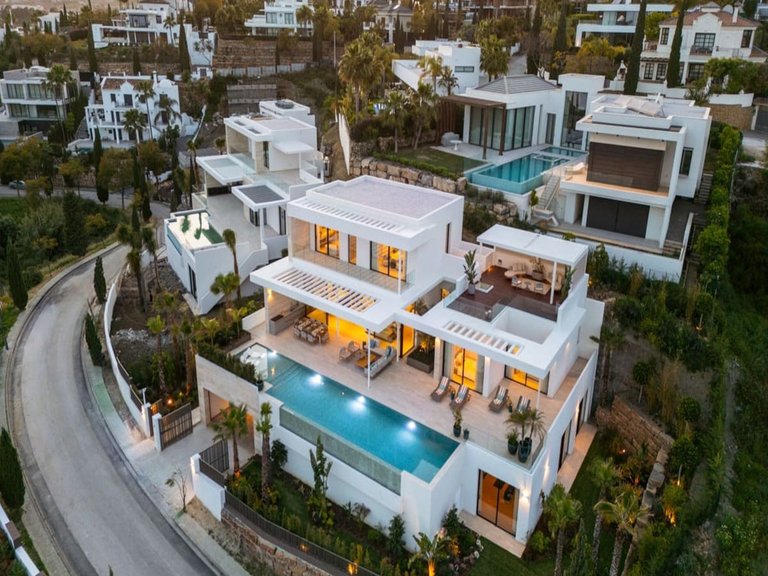 Villa for Sale in Benahavís, Malaga 28