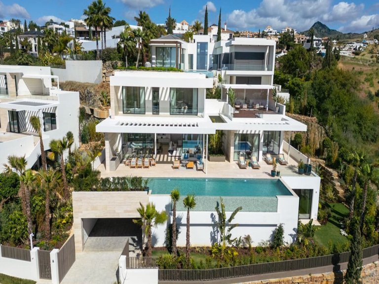 Villa for Sale in Benahavís, Malaga 32