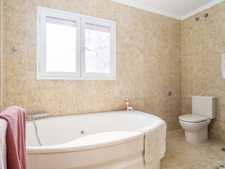 Villa for Sale in Fuengirola, Malaga 28