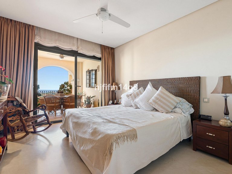 Apartment for Sale in Benahavís, Malaga 10