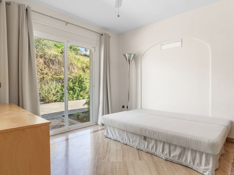 Villa for Sale in Benahavís, Malaga 11
