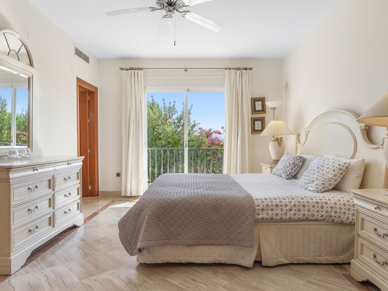 Villa for Sale in Benahavís, Malaga 14