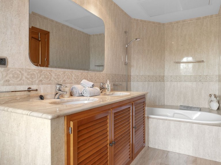 Villa for Sale in Benahavís, Malaga 15