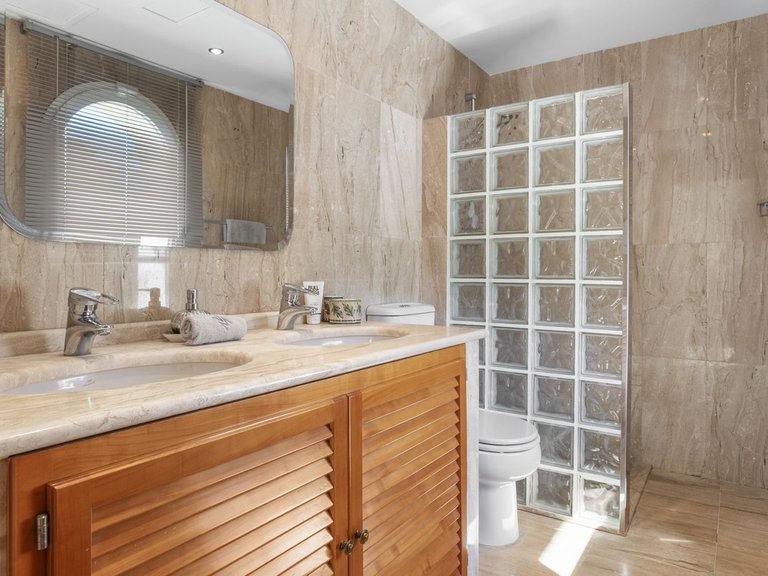 Villa for Sale in Benahavís, Malaga 16