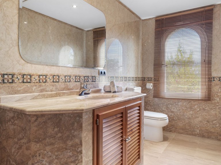 Villa for Sale in Benahavís, Malaga 18