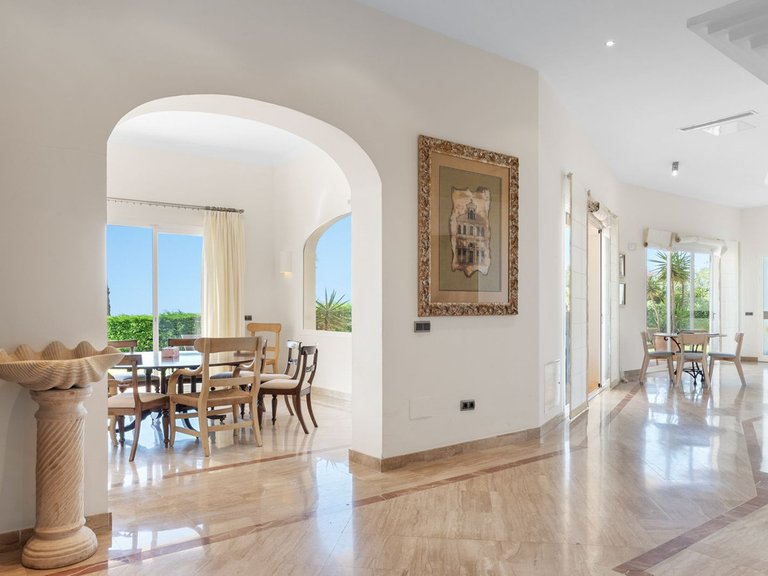 Villa for Sale in Benahavís, Malaga 30