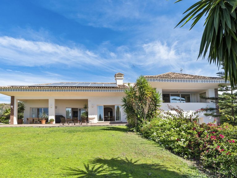 Villa for Sale in Benahavís, Malaga 35