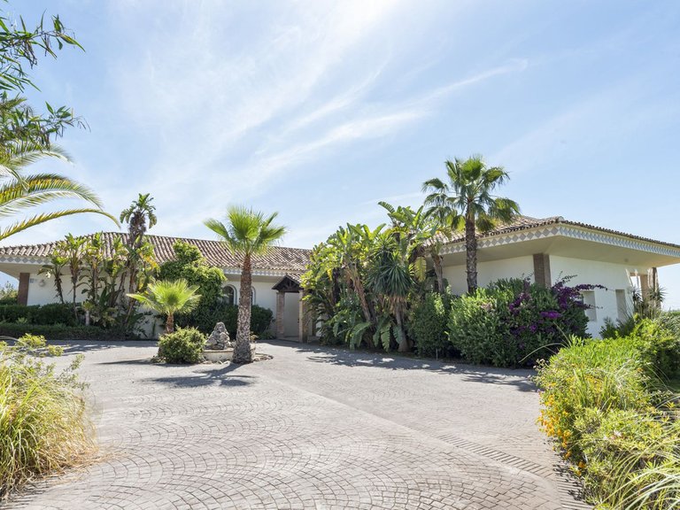 Villa for Sale in Benahavís, Malaga 36
