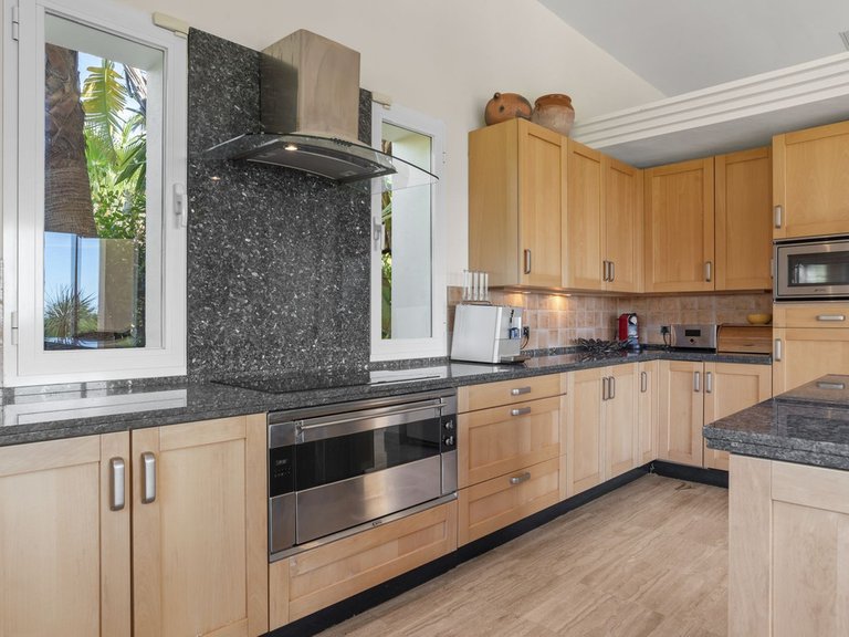 Villa for Sale in Benahavís, Malaga 8
