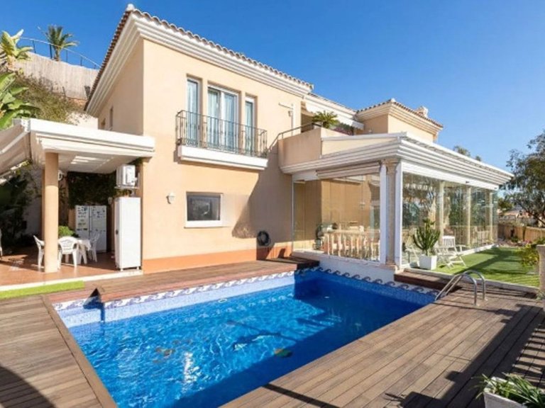 Villa for Sale in Cerrado De Calderón, Malaga 1
