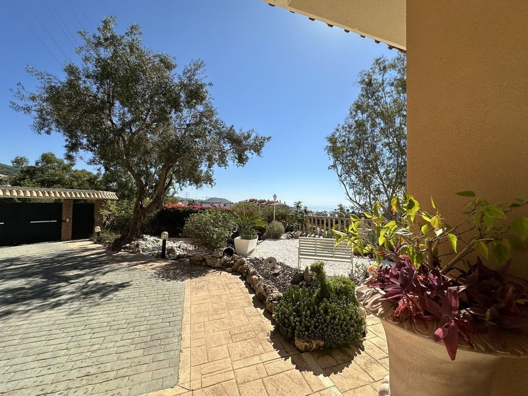 Villa for Sale in Cerrado De Calderón, Malaga 2