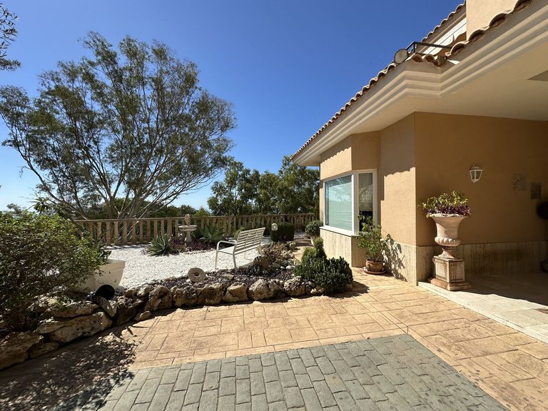 Villa for Sale in Cerrado De Calderón, Malaga 5