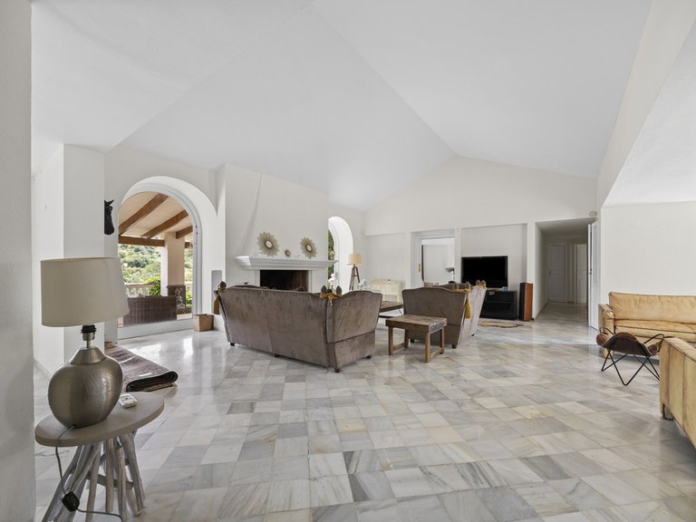 Villa for Sale in Benahavís, Malaga 11