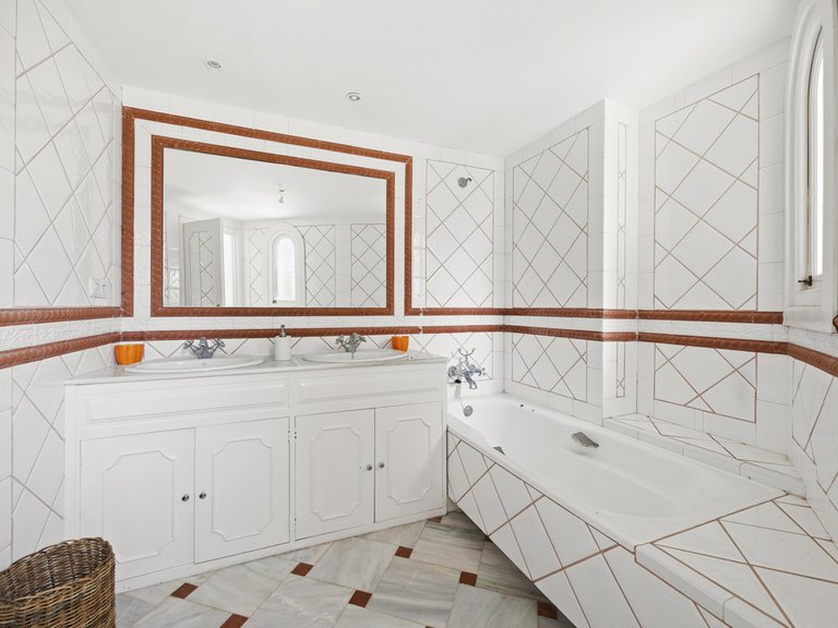 Villa for Sale in Benahavís, Malaga 14