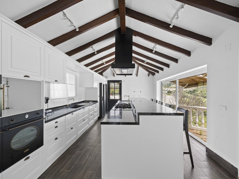 Villa for Sale in Benahavís, Malaga 2