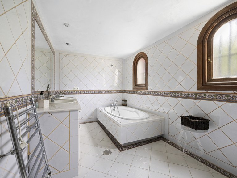 Villa for Sale in Benahavís, Malaga 21