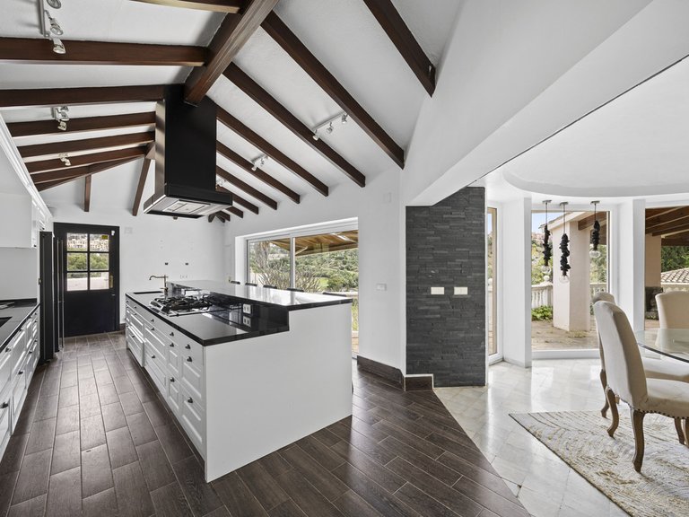 Villa for Sale in Benahavís, Malaga 3