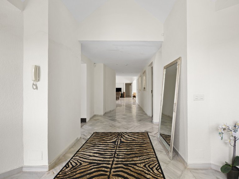 Villa for Sale in Benahavís, Malaga 9