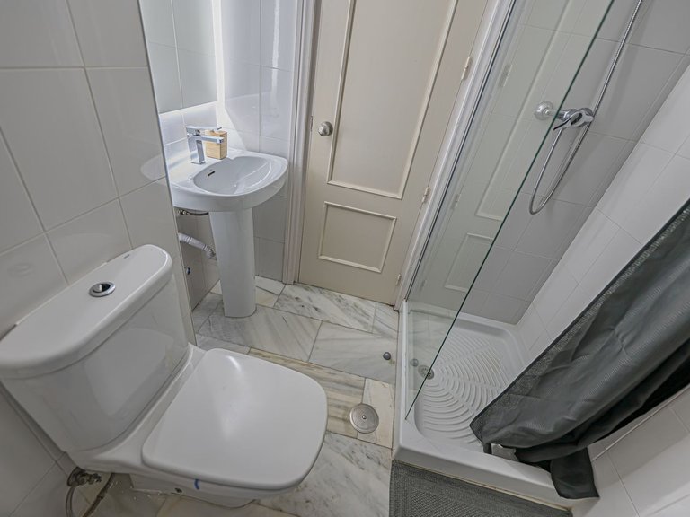 Apartment for Sale in The Golden Mile, Malaga 16