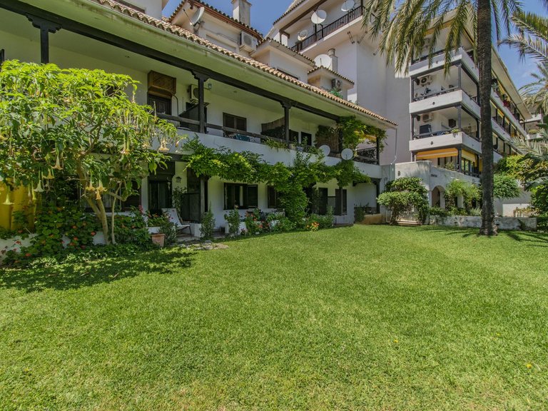 Apartment for Sale in The Golden Mile, Malaga 21