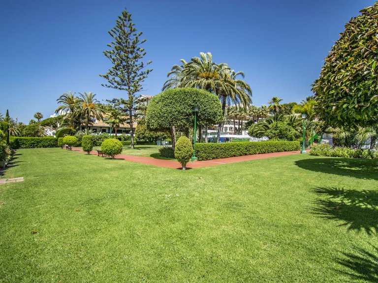 Apartment for Sale in The Golden Mile, Malaga 22