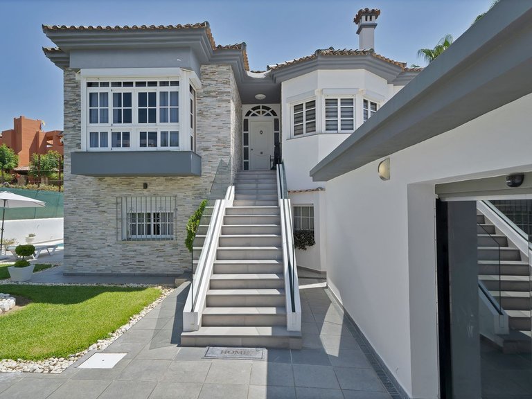 Villa for Sale in Estepona, Malaga 1