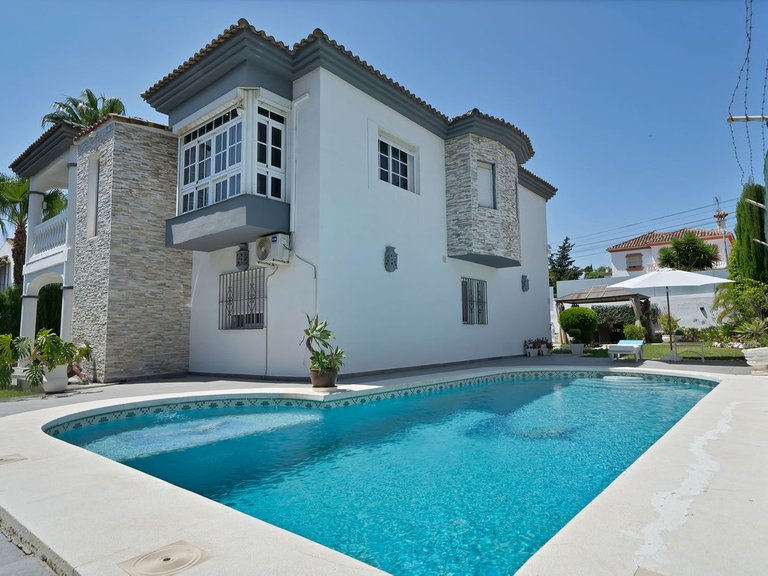 Villa for Sale in Estepona, Malaga 2