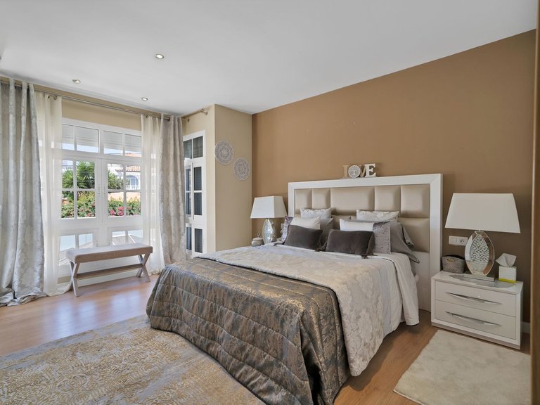 Villa for Sale in Estepona, Malaga 24