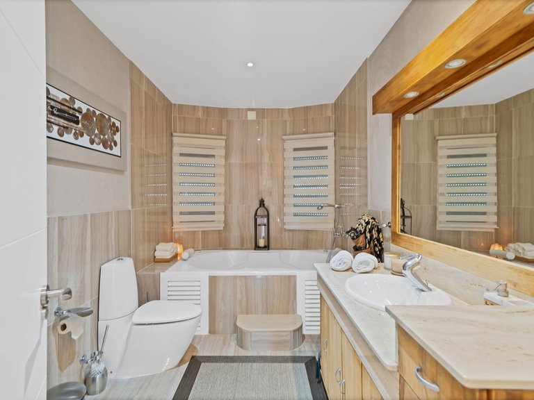 Villa for Sale in Estepona, Malaga 28