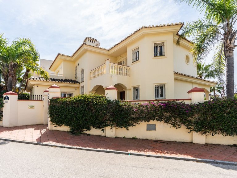 Villa for Sale in Marbesa, Malaga 1