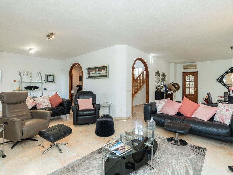 Villa for Sale in Marbesa, Malaga 15