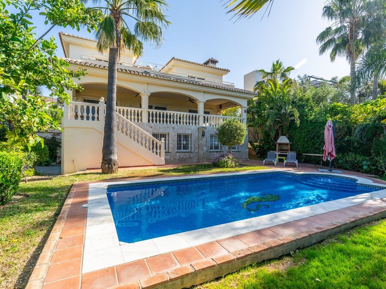 Villa for Sale in Marbesa, Malaga 37