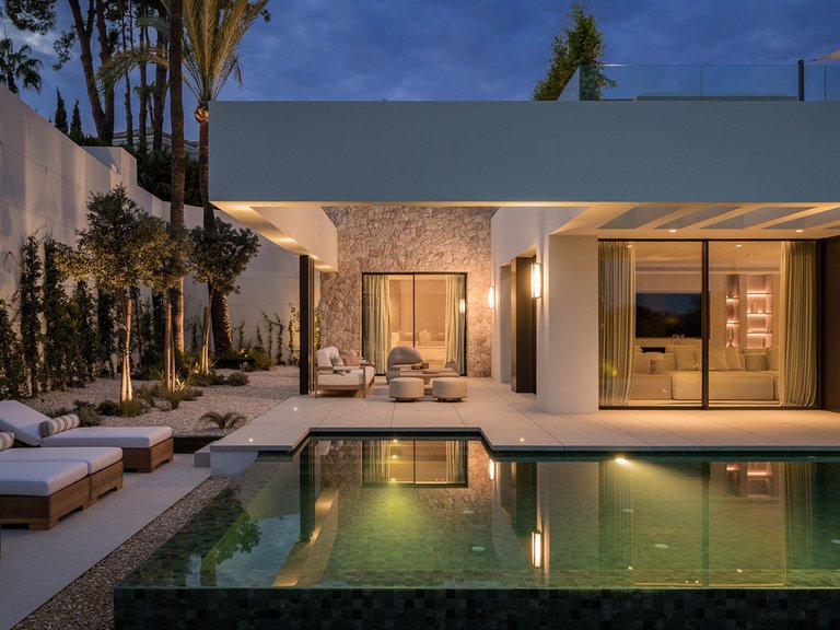 Villa for Sale in Nueva Andalucía, Malaga 1