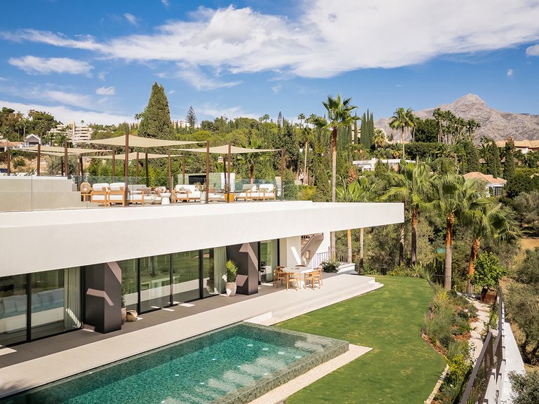 Villa for Sale in Nueva Andalucía, Malaga 21