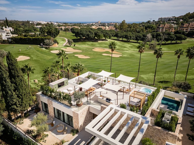Villa for Sale in Nueva Andalucía, Malaga 24