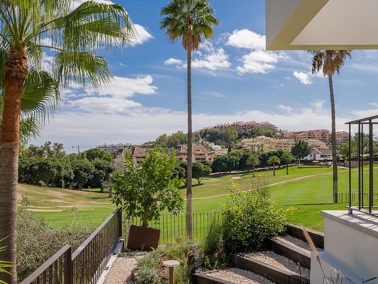 Villa for Sale in Nueva Andalucía, Malaga 25