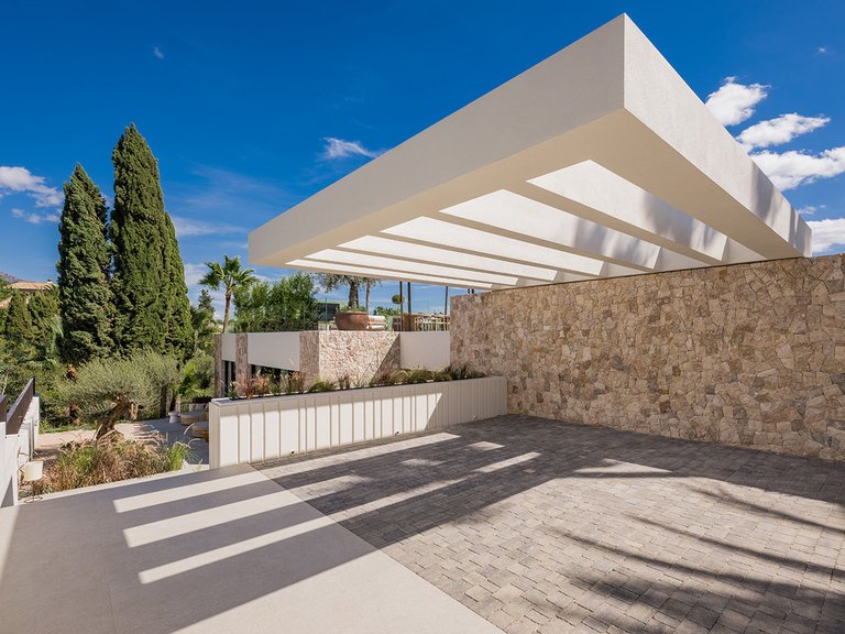 Villa for Sale in Nueva Andalucía, Malaga 28