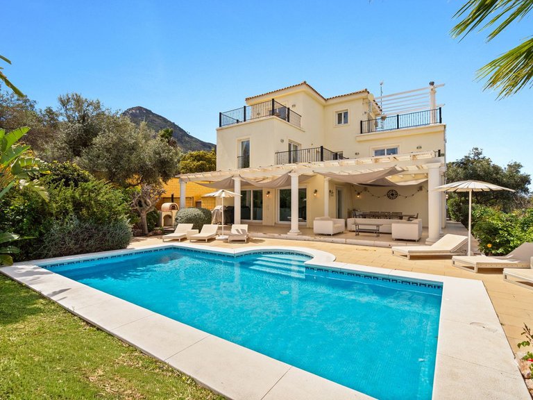 Villa for Sale in Alhaurín El Grande, Malaga 2