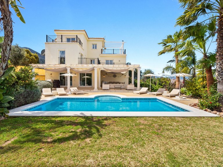 Villa for Sale in Alhaurín El Grande, Malaga 39