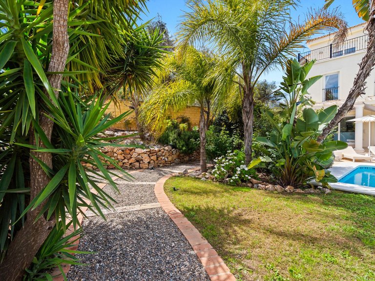 Villa for Sale in Alhaurín El Grande, Malaga 41