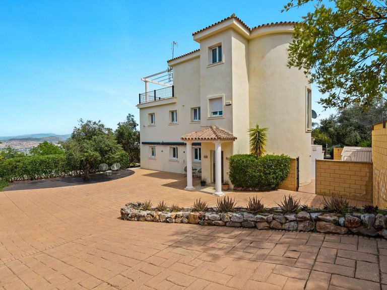 Villa for Sale in Alhaurín El Grande, Malaga 43