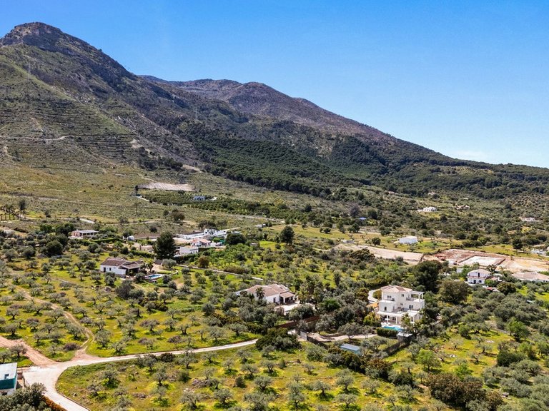 Villa for Sale in Alhaurín El Grande, Malaga 55
