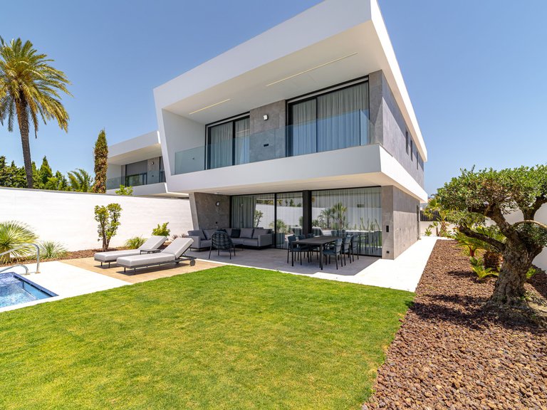 Villa for Sale in San Pedro De Alcántara, Malaga 1