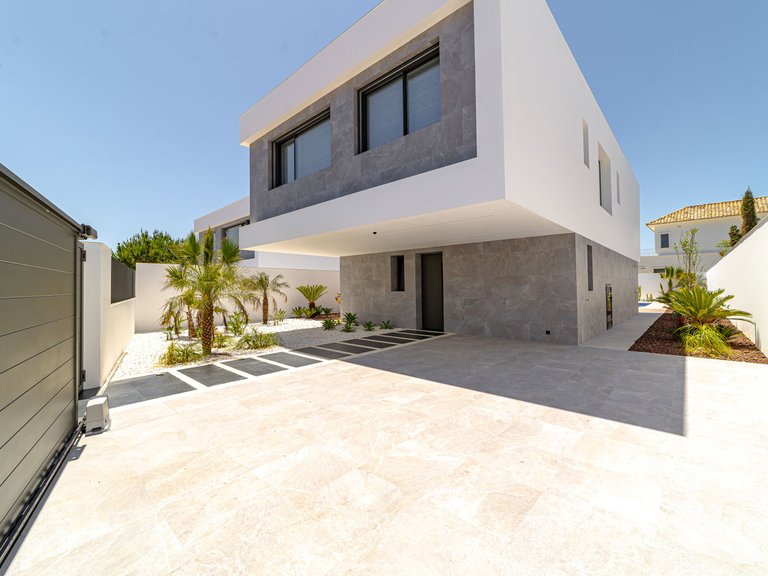 Villa for Sale in San Pedro De Alcántara, Malaga 4