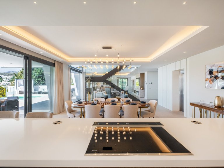Villa for Sale in El Paraiso, Malaga 13