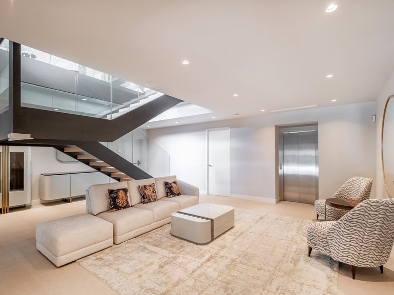 Villa for Sale in El Paraiso, Malaga 16