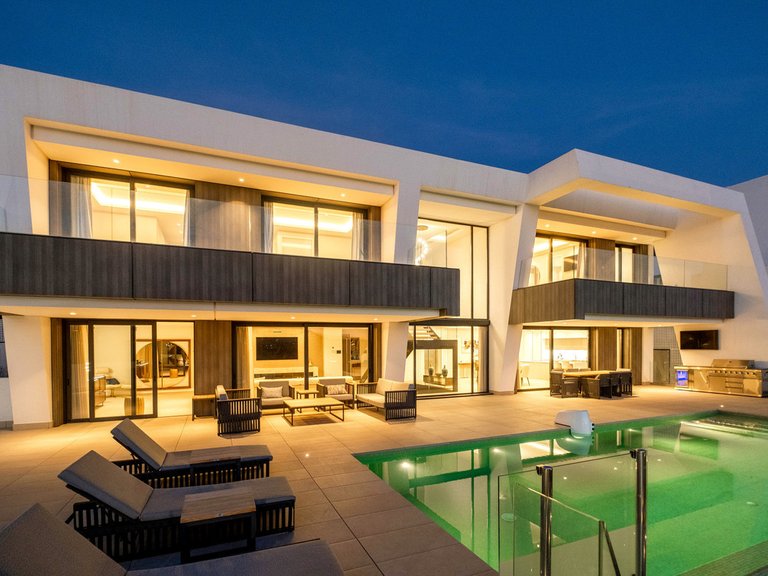 Villa for Sale in El Paraiso, Malaga 18