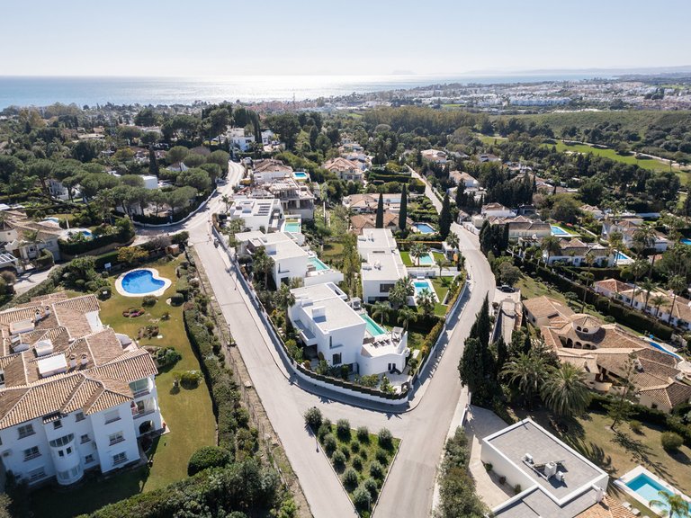 Villa for Sale in El Paraiso, Malaga 20