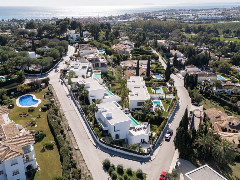 Villa for Sale in El Paraiso, Malaga 21