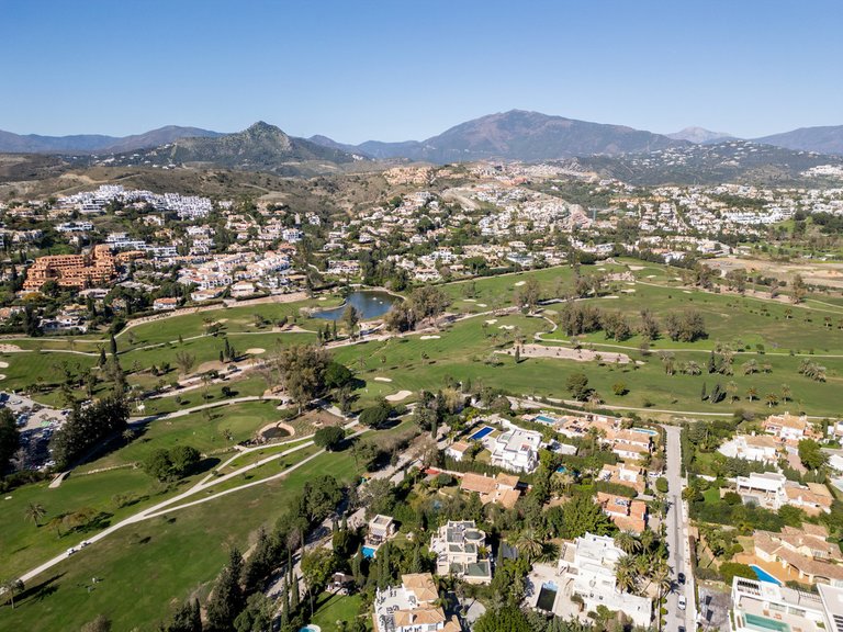Villa for Sale in El Paraiso, Malaga 22
